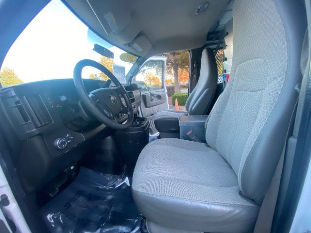Used 2015 Chevrolet Express 2500 RWD image 17