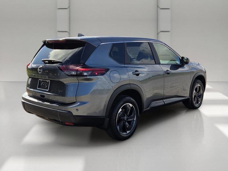 Used 2024 Nissan Rogue SV FWD image 5