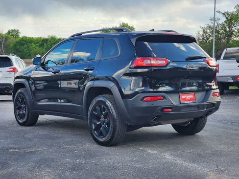 Used 2018 Jeep Cherokee Trailhawk AWD/4WD image 5