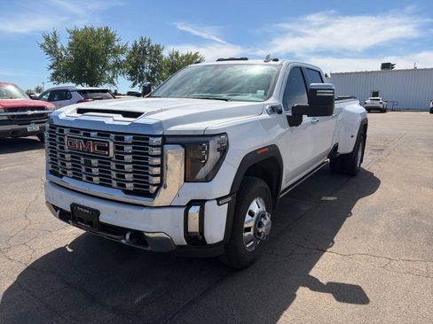 Used 2024 GMC Sierra 3500 Denali w/ Denali Reserve Package AWD/4WD image 19
