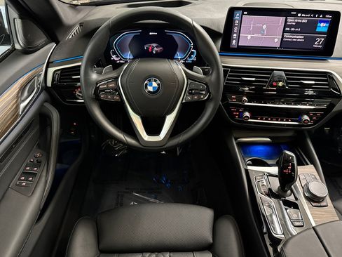 Certified 2023 BMW 530e w/ Premium Package image 29