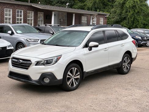 Used 2019 Subaru Outback 3.6R Limited w/ Popular Package #2 AWD/4WD image 2