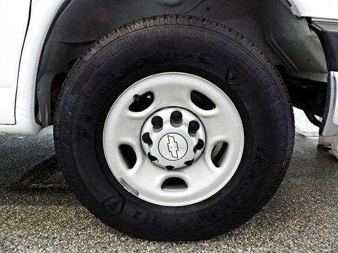 Used 2016 Chevrolet Express 3500 LS w/ Chrome Appearance Package RWD image 18