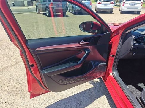 Used 2022 Volkswagen Jetta SE w/ Panoramic Sunroof Package FWD image 10