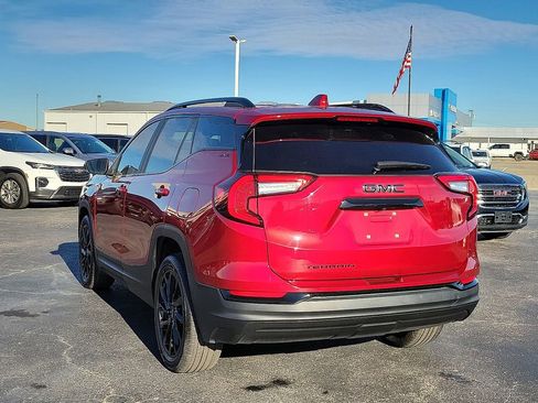 Used 2023 GMC Terrain SLE w/ Driver Convenience Package image 4