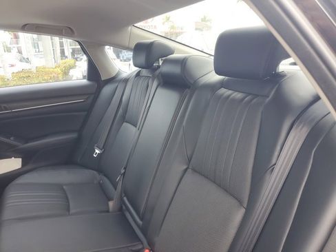 Used 2018 Honda Accord Touring image 12