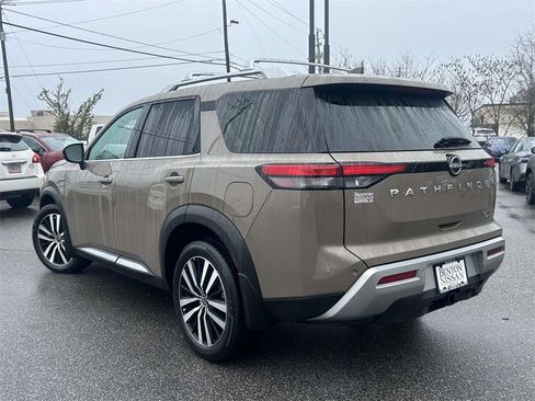 Used 2024 Nissan Pathfinder Platinum w/ Cargo Package image 5