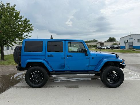 Used 2014 Jeep Wrangler Unlimited Sahara w/ Dual Top Group image 11