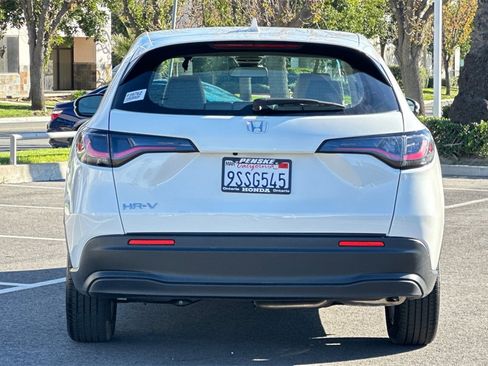 Certified 2025 Honda HR-V LX image 5
