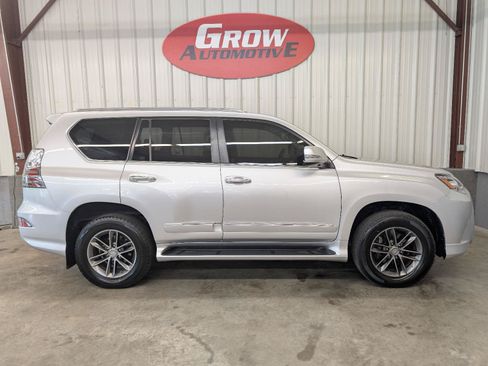 Used 2019 Lexus GX 460 Luxury AWD/4WD image 15