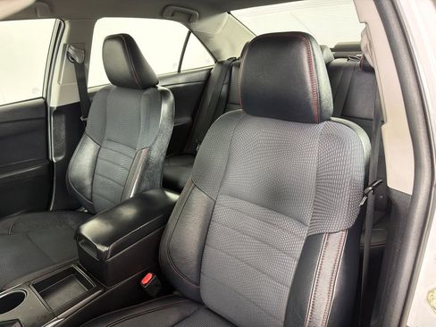 Used 2017 Toyota Camry SE FWD image 11