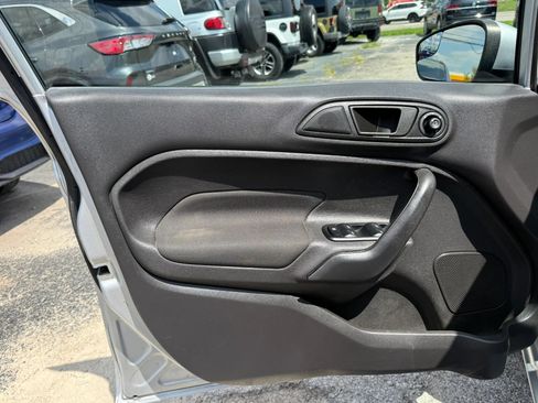 Used 2018 Ford Fiesta SE FWD image 8