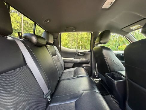 Used 2017 Toyota Tacoma TRD Sport w/ Tow Package RWD image 23