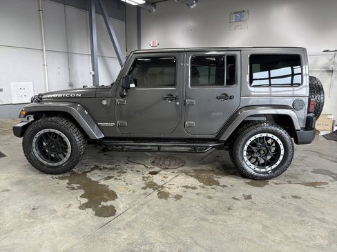 Used 2016 Jeep Wrangler Unlimited Rubicon w/ Connectivity Group image 4