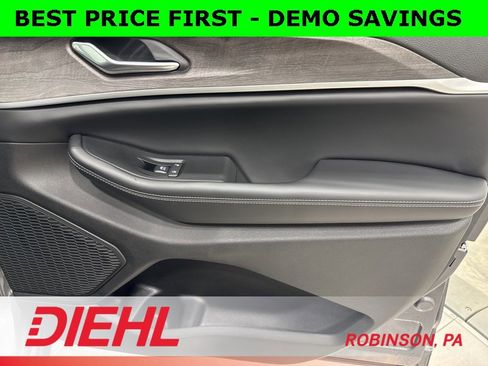 New 2025 Jeep Grand Cherokee Limited w/ Black Appearance Package image 16