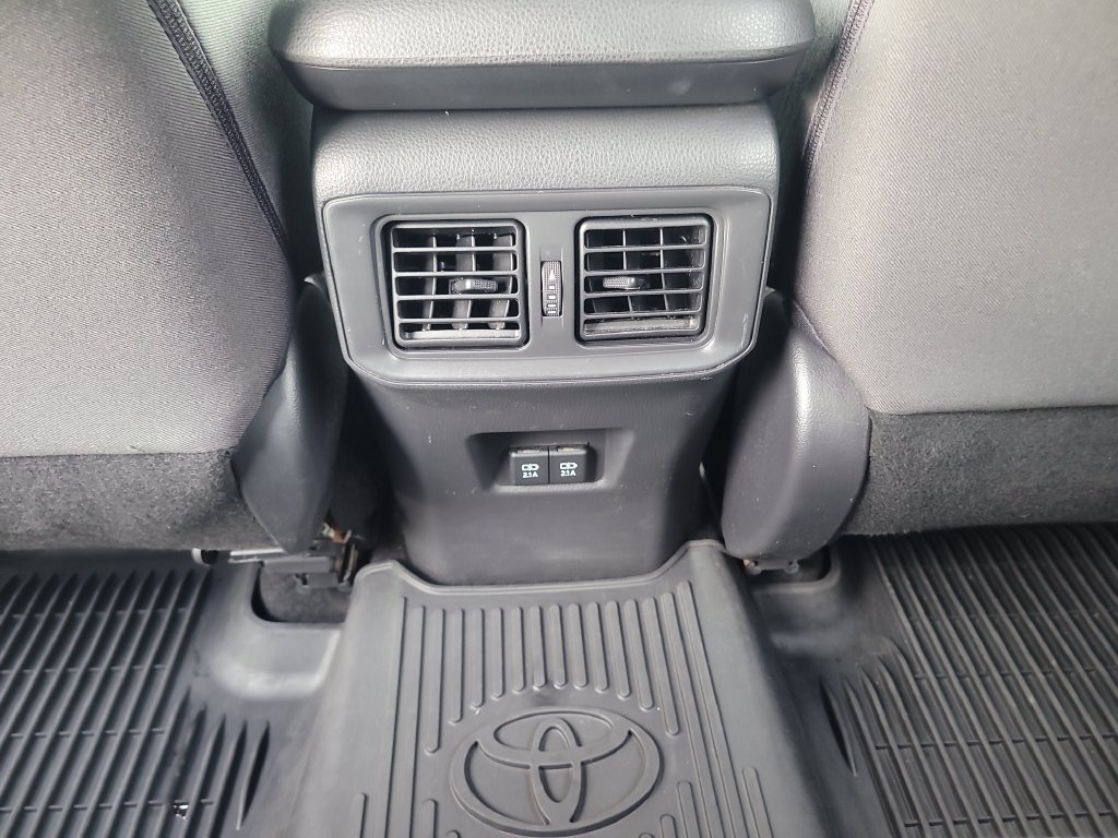 Used 2019 Toyota RAV4 XLE FWD image 13
