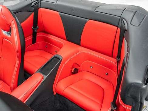 Used 2019 Ferrari Portofino RWD image 16