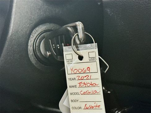 Used 2021 Toyota Corolla LE image 27