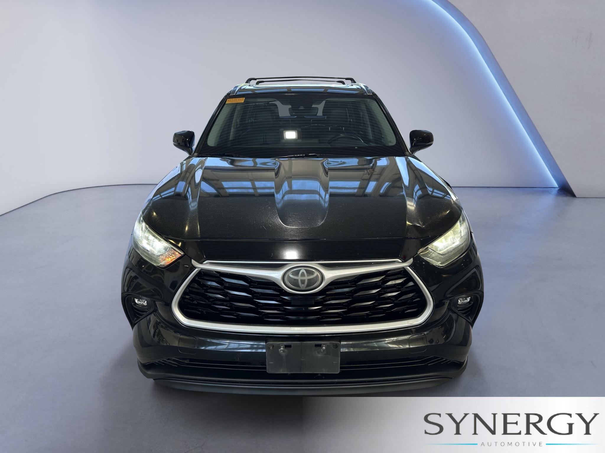 Used 2020 Toyota Highlander XLE FWD image 2