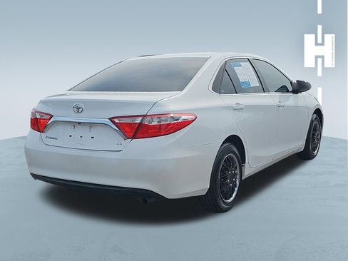 Used 2016 Toyota Camry LE FWD image 4