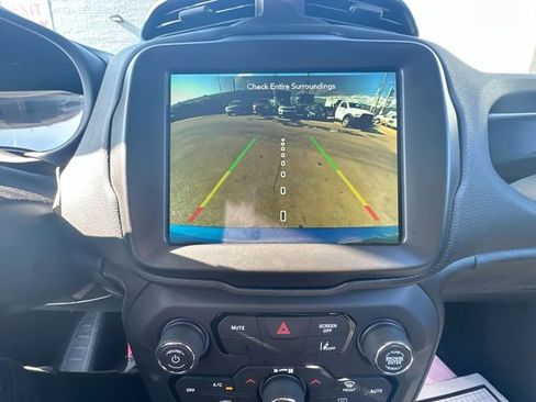 Used 2022 Jeep Renegade Trailhawk AWD/4WD image 19