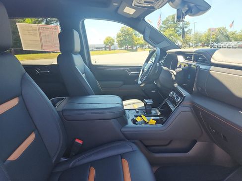 Certified 2025 GMC Sierra 1500 AT4 w/ AT4 Premium Package AWD/4WD image 9