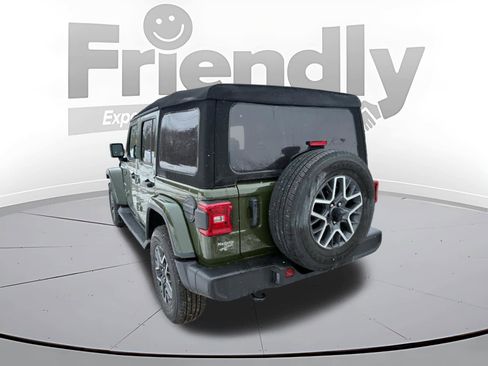 Used 2024 Jeep Wrangler Sahara image 7