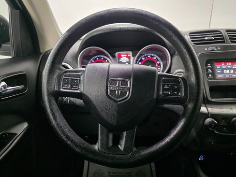 Used 2019 Dodge Journey SE image 4