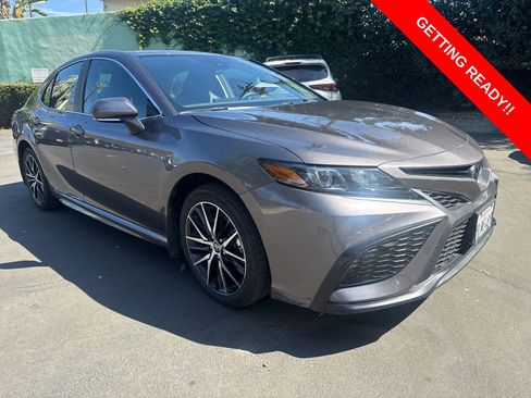 Certified 2024 Toyota Camry SE image 1