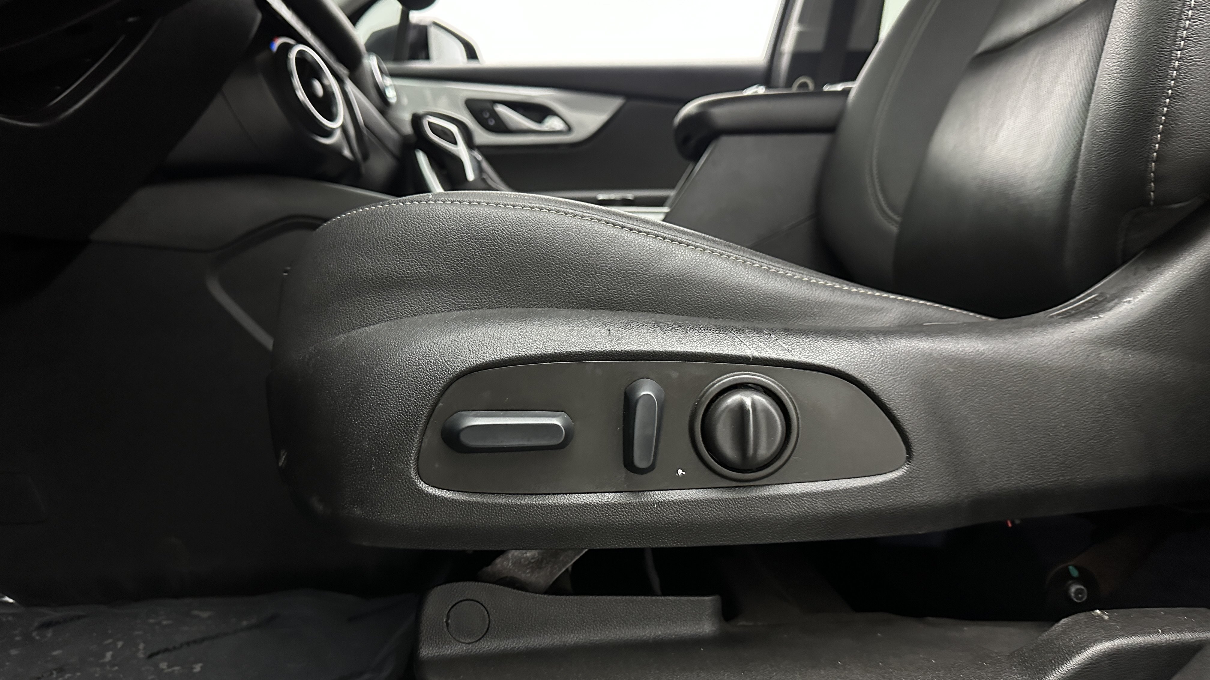 Used 2023 Chevrolet Blazer LT FWD image 15