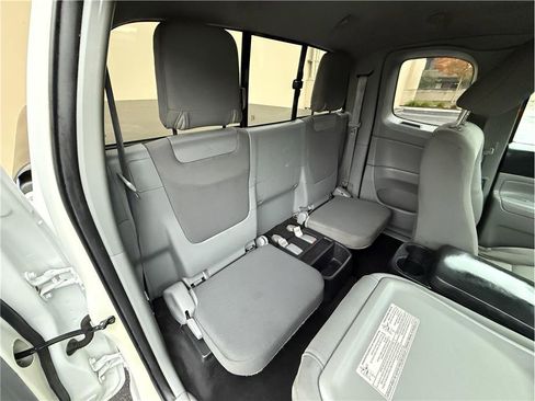 Used 2014 Toyota Tacoma PreRunner image 18