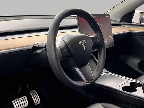 Used 2023 Tesla Model Y Performance AWD/4WD image 17