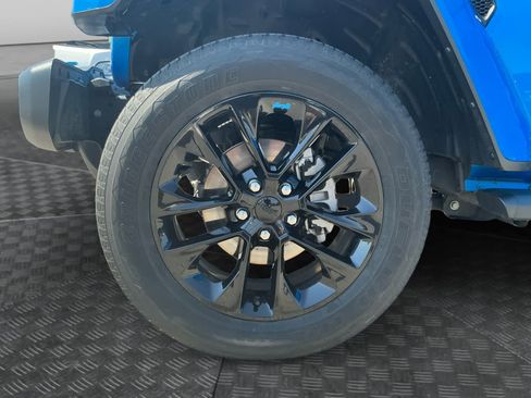 Used 2023 Jeep Wrangler Sahara w/ Cold Weather Group image 13