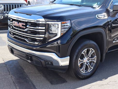 Used 2025 GMC Sierra 1500 SLT AWD/4WD image 6