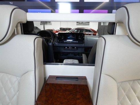 Used 2019 Mercedes-Benz Sprinter 2500 w/ Premium Package image 58