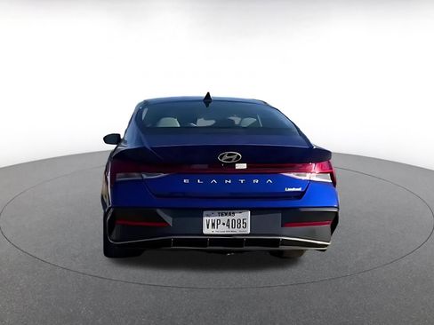 Used 2025 Hyundai Elantra Limited image 10