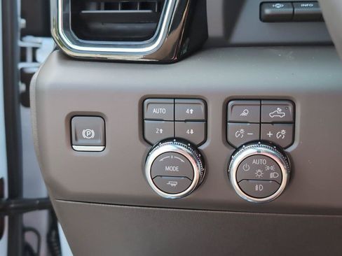 New 2026 GMC Sierra 2500 Denali w/ Denali Reserve Package AWD/4WD image 32