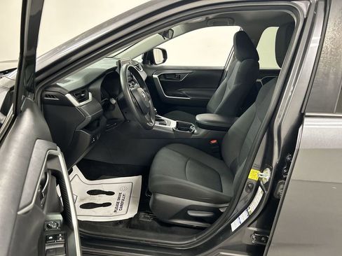 Used 2021 Toyota RAV4 LE AWD/4WD image 9