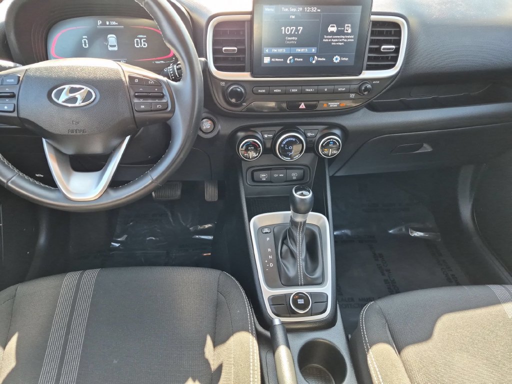 Used 2025 Hyundai Venue SEL FWD image 24