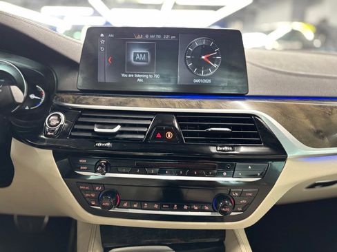 Used 2018 BMW M550i xDrive AWD/4WD image 25