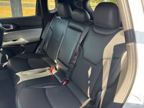Used 2025 Jeep Compass Latitude AWD/4WD image 25