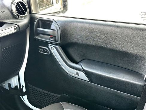 Used 2017 Jeep Wrangler Unlimited Sahara w/ Connectivity Group image 25