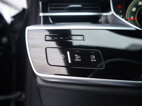 Used 2022 Audi S8 w/ S8 Comfort Plus Package image 22