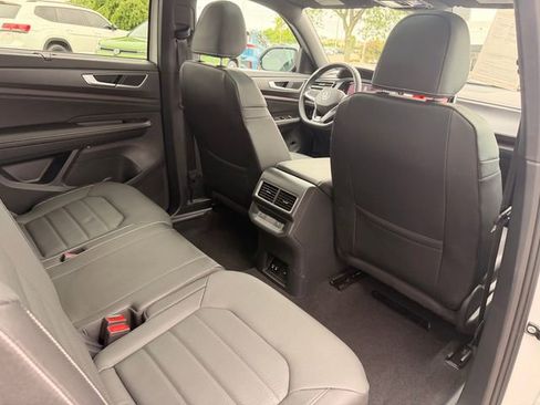 Certified 2025 Volkswagen Atlas Cross Sport SEL R-Line AWD/4WD image 15