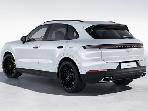 Certified 2024 Porsche Cayenne AWD/4WD image 3