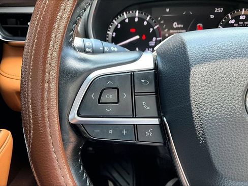 Certified 2021 Toyota Highlander Platinum AWD/4WD image 12