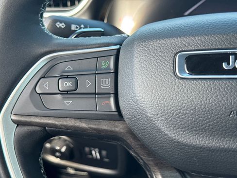 New 2025 Jeep Grand Cherokee Limited w/ Black Appearance Package image 21