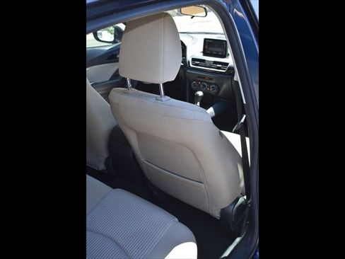 Used 2016 MAZDA MAZDA3 i Touring FWD image 25