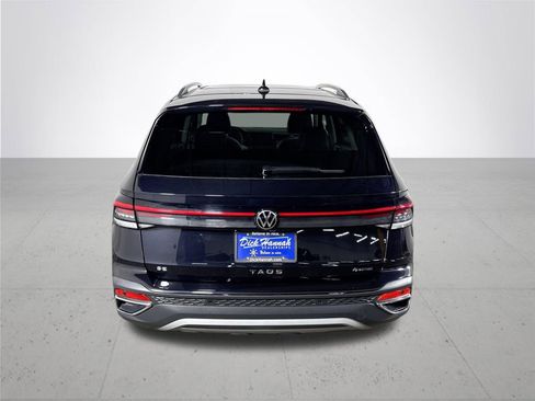 Used 2025 Volkswagen Taos SE AWD/4WD image 7