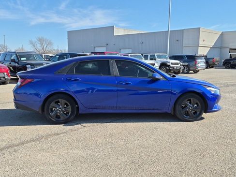 Used 2023 Hyundai Elantra SEL image 2